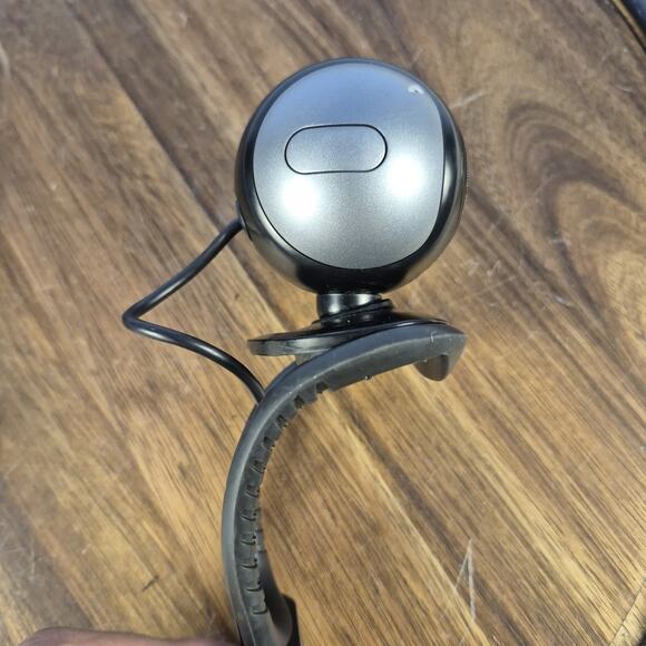 Logitech 1:3 Megapixel External USB Webcam - Picture 8 of 10